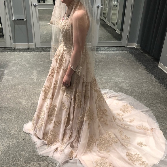 Rose gold wedding dress - Picture 3 of 8